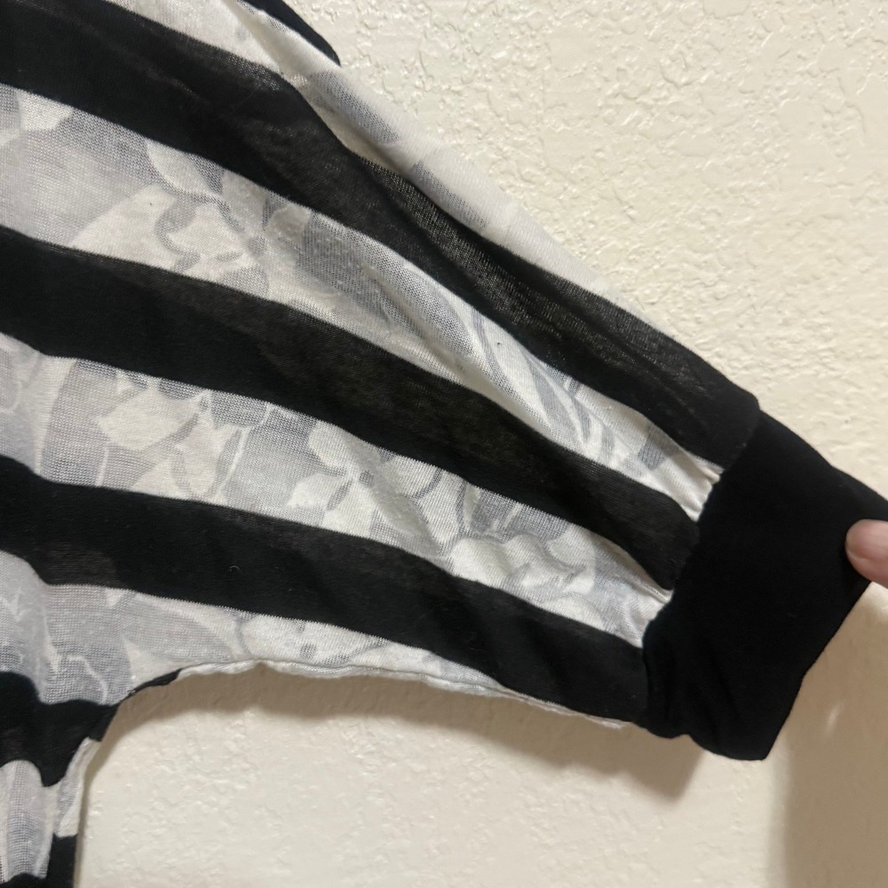 Just Me Women Black White Striped Cold Shoulder Floral Burnout Top Medium T0053 - Picture 5 of 10